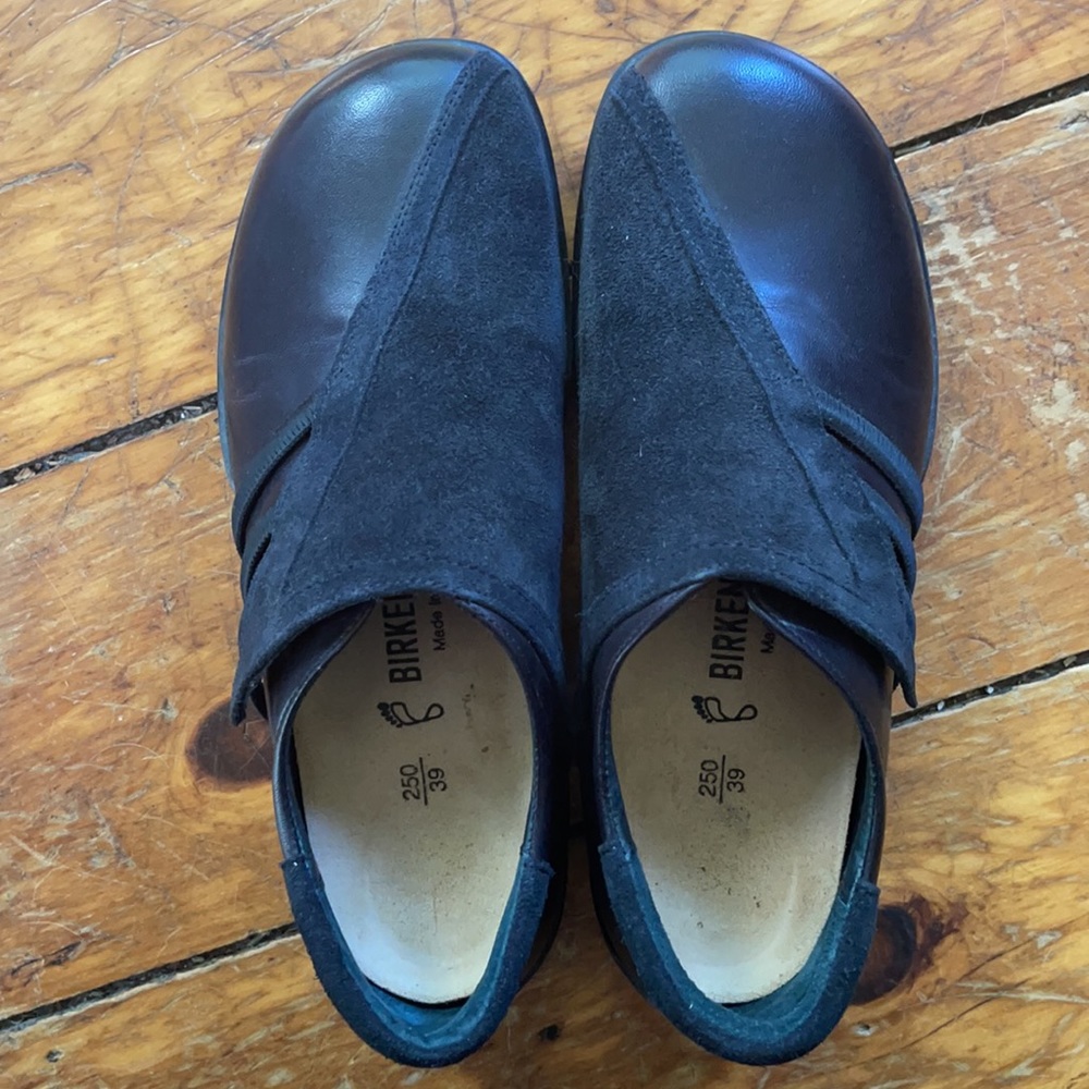 size 39 unique Foot Prints by Birkenstock black suede and leather shoes